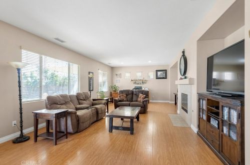 17876 Robusta Dr, Riverside CA  92503-7072 exterior