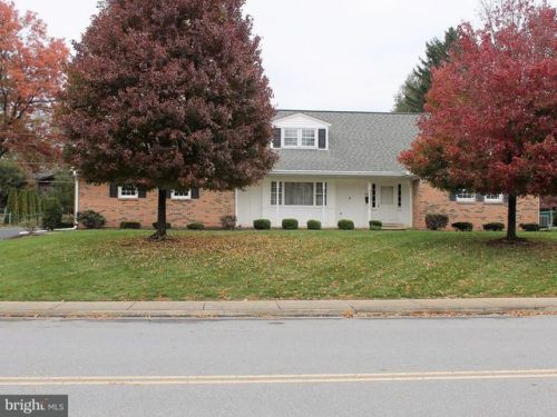 733 Pershing Ave, Ephrata, PA 17522-1964