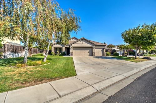 1063 Brenda Lee Dr, Manteca, CA 95337-7939