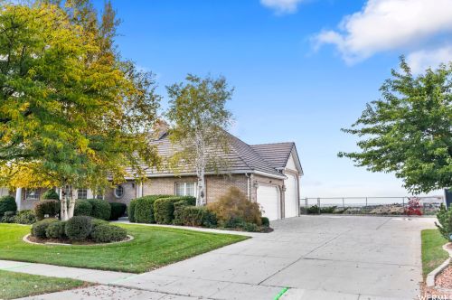 2515 Willow Hl Dr, Sandy UT 84093-1894 exterior