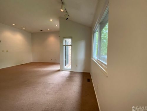 252 Sayre Dr, Princeton NJ  08540-5841 exterior