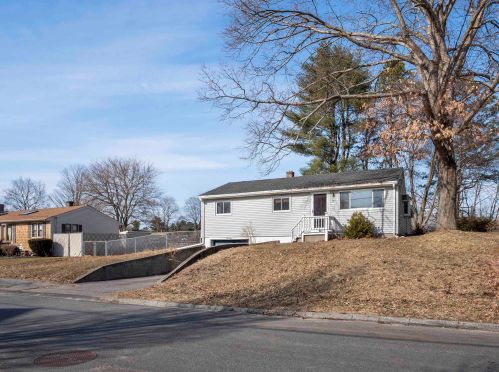 70 Alder Dr, Nashua, NH 03060-4356