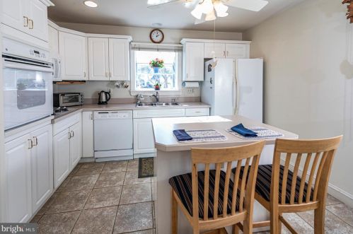 2 Birchwood Ct, Princeton NJ  08540-5041 exterior