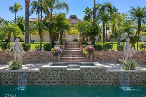 18003 Green Orchard Pl, Riverside CA  92508-8743 exterior