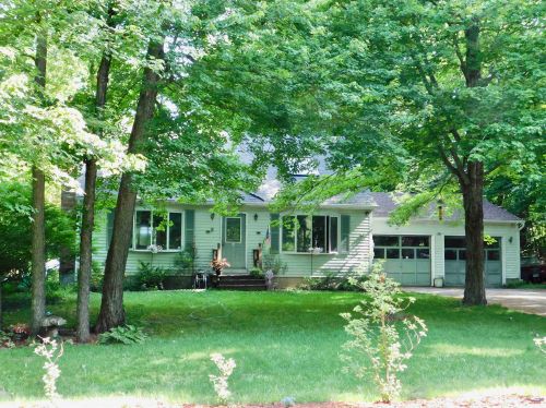 9 Adams Dr, Wilton, NH 03086-5200