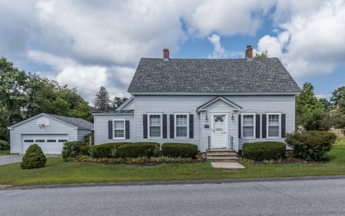 16 Pleasant St, Lisbon, ME 04252-1612