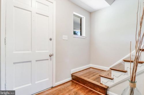 5502 Kings Park Dr, Springfield VA  22151-1106 exterior