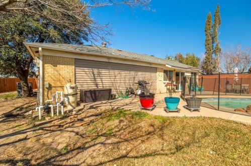 2212 Colonial Pl, Carrollton TX 75007-5503 exterior