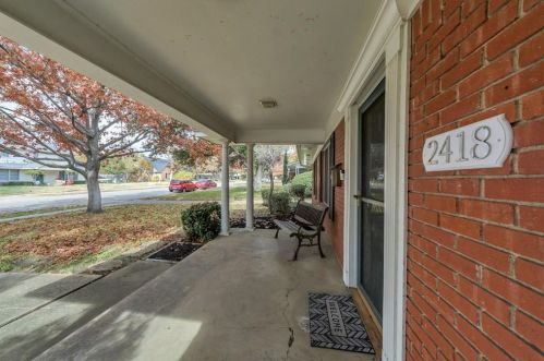 2418 Summit Dr, Irving, TX 75062-5319