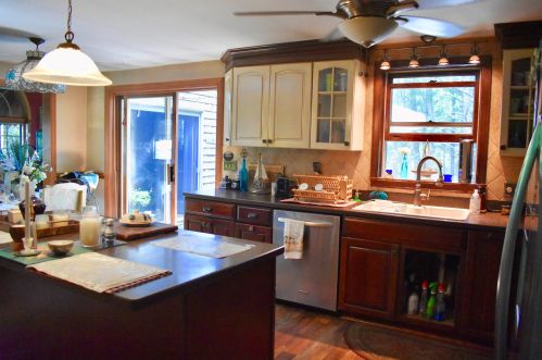 16 Pine Cone Dr, Seabrook, NH 03874-4032