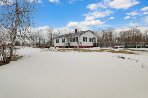 17 Howe Rd, Fairfield, ME 04937-3419