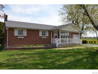 1 Victoria Dr, Allentown, PA 18109-9402