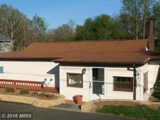 8107 Maplewood Dr, Manassas, VA 20111-2215