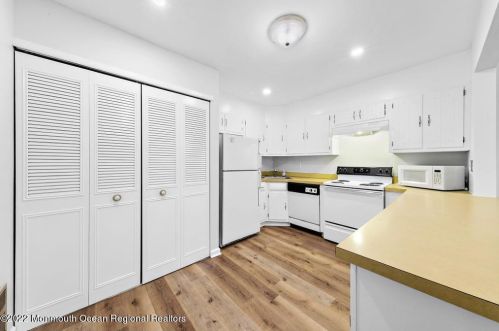 23 Manchester Ct, Tinton Falls NJ 07701-5490 exterior