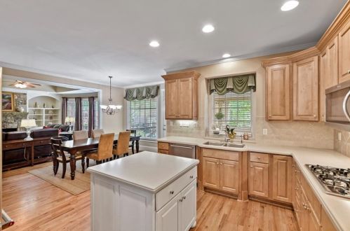 2308 Briarcliff Cmns, Atlanta GA  30345-2173 exterior