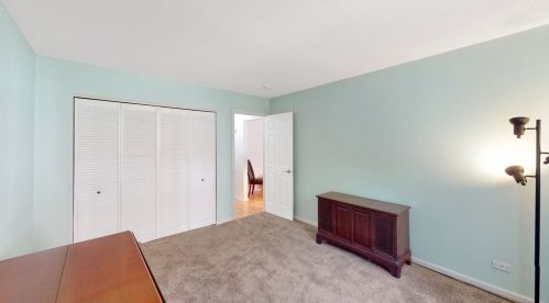 6880 Touhy Ave, Niles IL  60714-4531 exterior