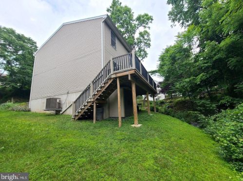 972 3rd Ave, Harrisburg, PA 17113-1403