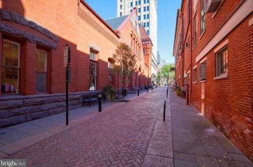 10 Market St, Lancaster, PA 17603-3812