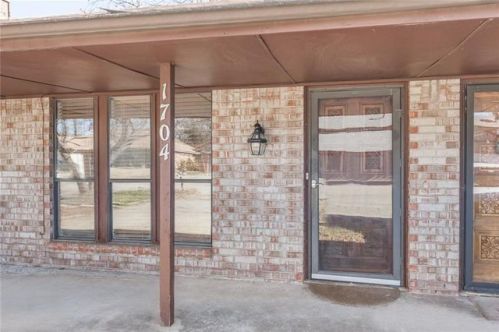1704 Gleason Ave, Bethany, OK 73008-6150