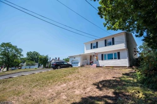 109 Poplar St, Perth Amboy, NJ 08863-1535