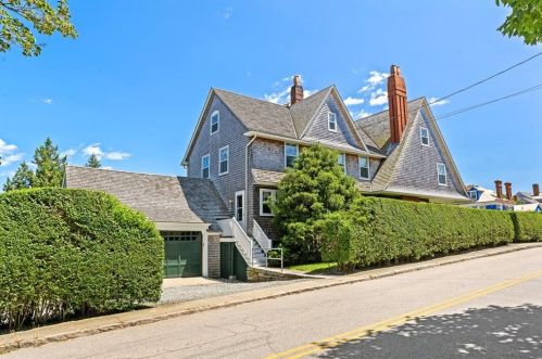 8 Westerly Rd, Westerly, RI 02891-5728