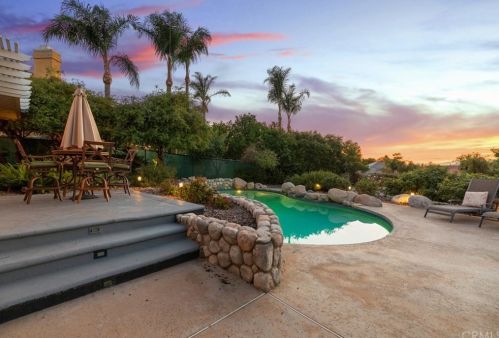 10691 Orchard View Ln, Riverside CA  92503-6605 exterior