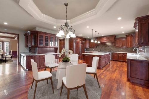 10900 Crystal Meadow Ct, Orland Park, IL 60467-1929
