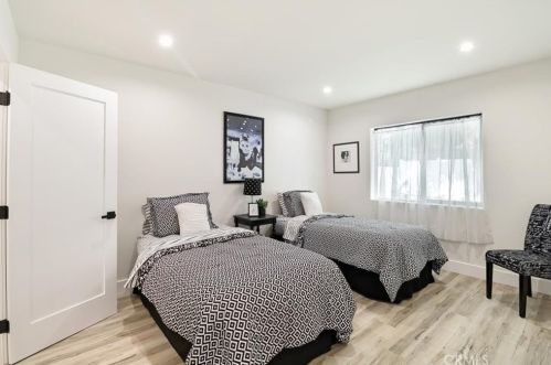 295 Poppyfields Dr, Altadena CA  91001-4837 exterior