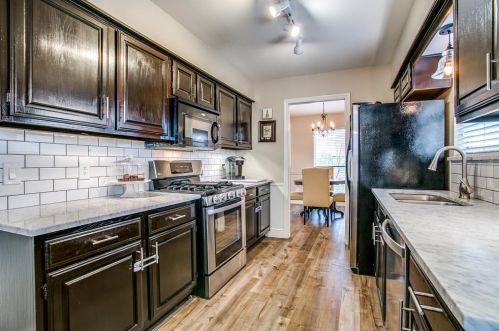 2008 Toulon Ln, Carrollton TX 75007-2204 exterior