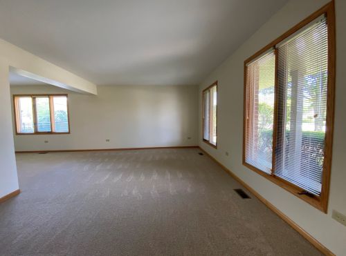 8669 Wyman Dr, Tinley Park, IL 60487-8402