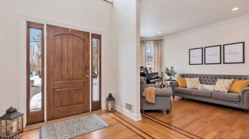 28 King St, Clark, NJ 07066-1519
