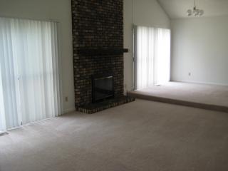 30 Colony West Dr, Champaign IL  61820-7501 exterior