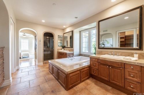37 Blue Smt, Irvine CA  92603-0168 exterior