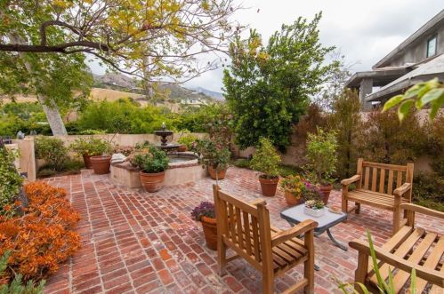 1716 Via La Paz, Burbank, CA 91501-1651