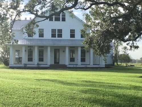 403 Lakeview Dr, Angleton, TX 77515-7877