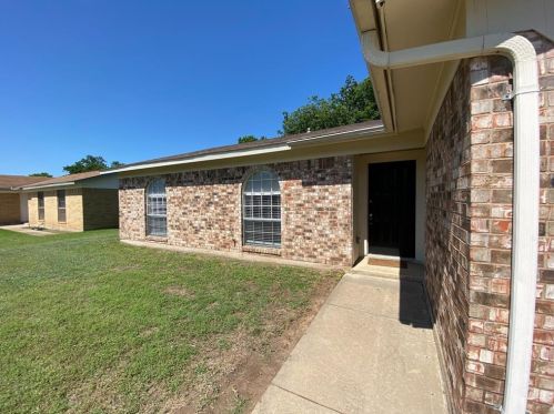 604 Ridge Crest Dr, Fort Worth TX  76179 exterior