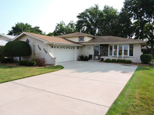 8708 Dartmouth Rd, Palos Hills, IL 60465-1726
