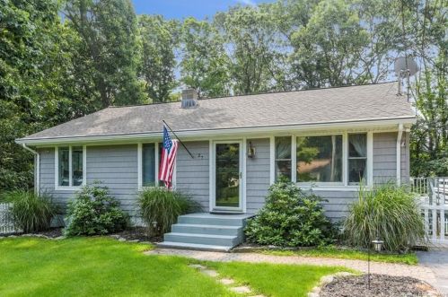 27 Forest Rd, Niantic, CT 06357-1413