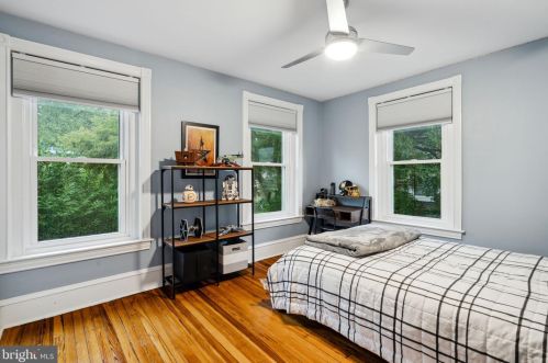 25 Gravers Ln, Philadelphia PA 19118-0041 exterior