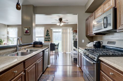 154 Palmer Dr, Lemont IL 60490-6589 exterior