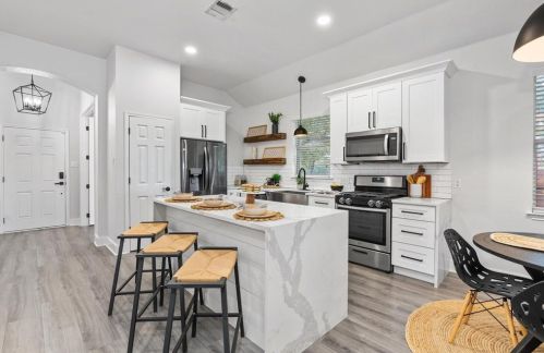 11920 Pecan Gate Way, Webberville TX 78653-3975 exterior