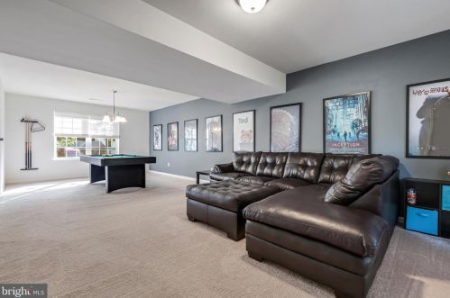 319 Devon Dr, Lancaster PA  17603-4609 exterior