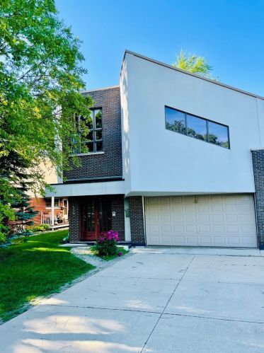 1565 Harding Rd, Northfield, IL 60093-3502
