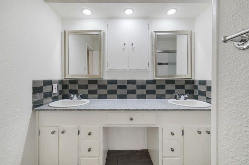 2612 Avenida Loop, Irving TX  75062-5131 exterior