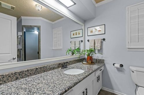 6127 Dilbeck Ln, Dallas TX  75240-5350 exterior