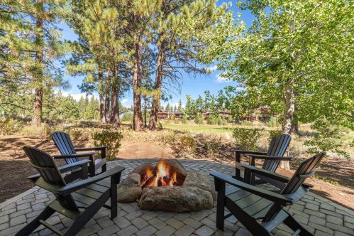 10240 Valmont Trl, Truckee CA  96161-2072 exterior