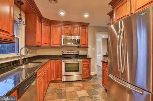 301 Ayrlee Ave, Leesburg, VA 20176-2108