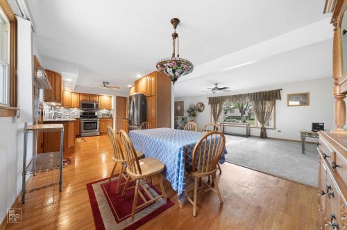 531 Hickory Dr, Itasca, IL 60143-1652