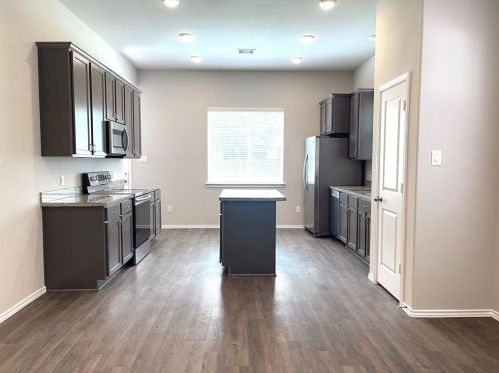 16794 Rail Dr, Conroe TX  77385-3782 exterior