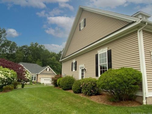 80 Richmond Glen Dr, Cheshire, CT 06410-4163